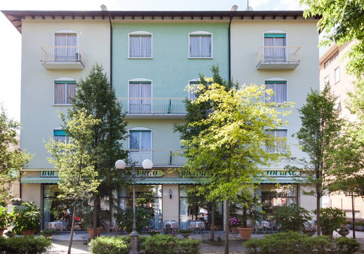 Hotel Touring riapre il 1° maggio 2025: accoglienza e sapori autentici ti aspettano!